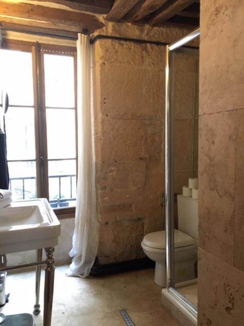 Beautiful Apartment In Historical Marais ปารีส ภายนอก รูปภาพ