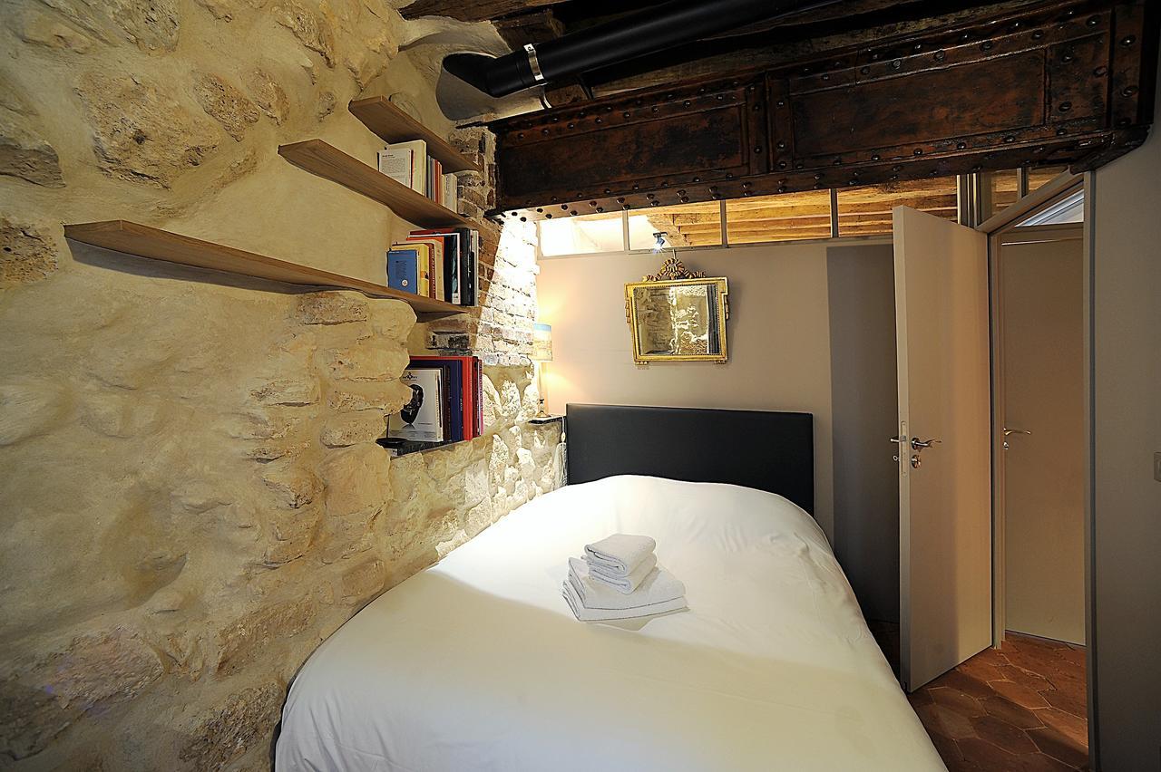 Beautiful Apartment In Historical Marais ปารีส ภายนอก รูปภาพ