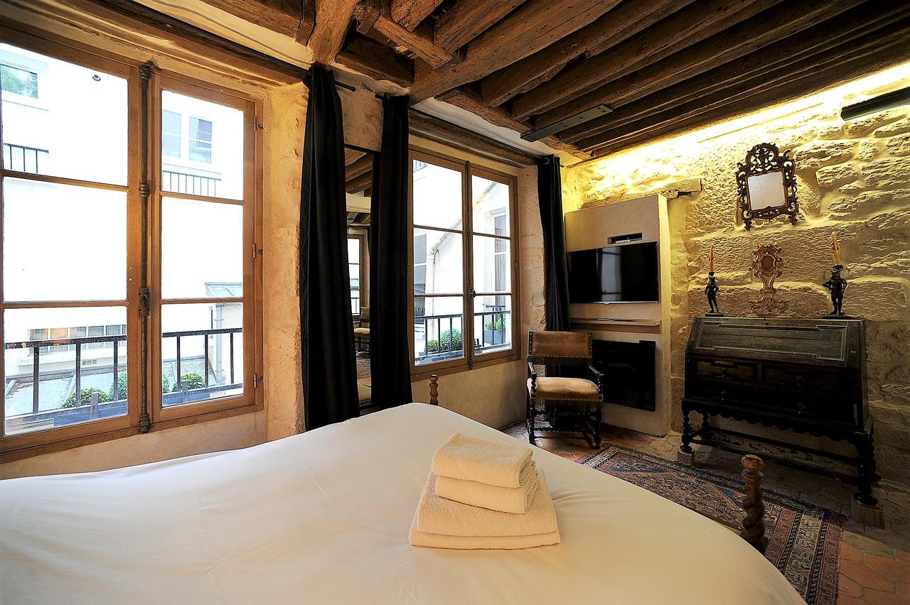 Beautiful Apartment In Historical Marais ปารีส ภายนอก รูปภาพ