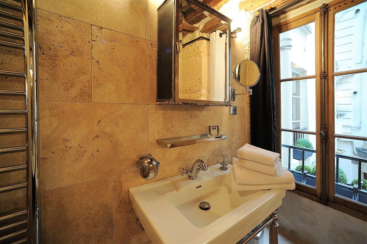 Beautiful Apartment In Historical Marais ปารีส ภายนอก รูปภาพ